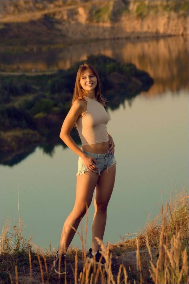 Girls In Shorts (44 pics)