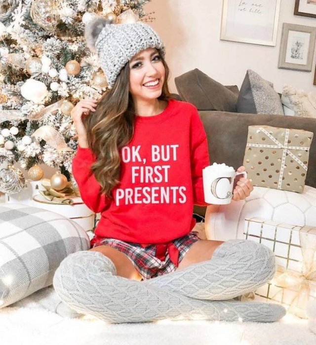 Christmas Girls (50 pics)