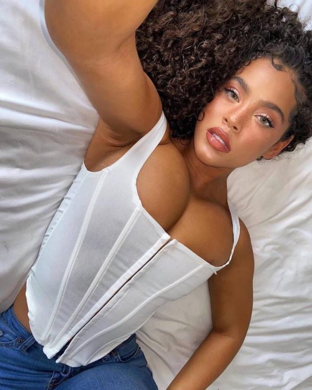 Girls In Corsets (48 pics)