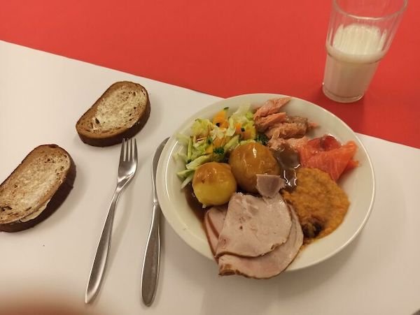 School Lunches Around The World (25 pics) School Lunches Around The World (25 pics)