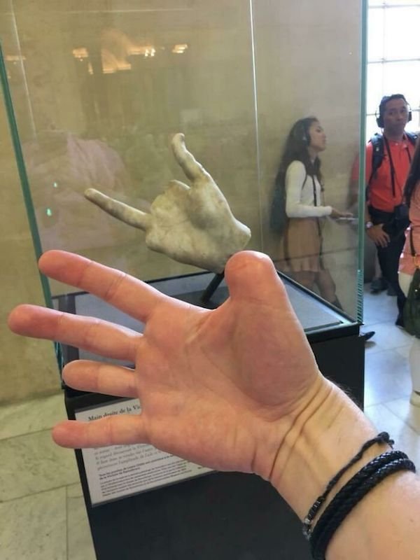 Fun In Museums (27 pics)