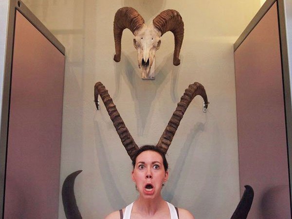 Fun In Museums (27 pics)
