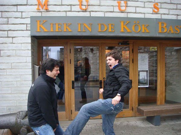 Fun In Museums (27 pics)