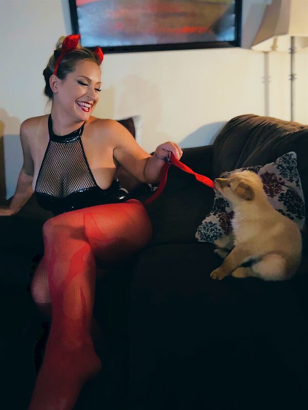 Girls With Dogs (33 pics)