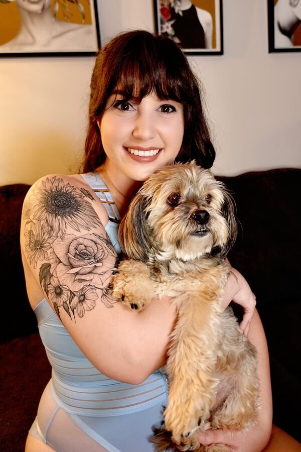 Girls With Dogs (33 pics)