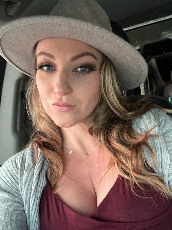 Hot Car Selfies (38 pics)