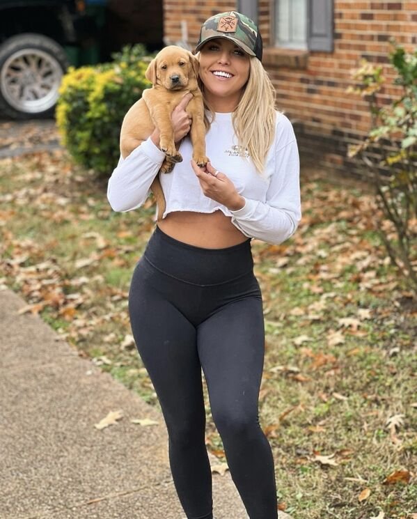 Girls With Dogs (33 pics)