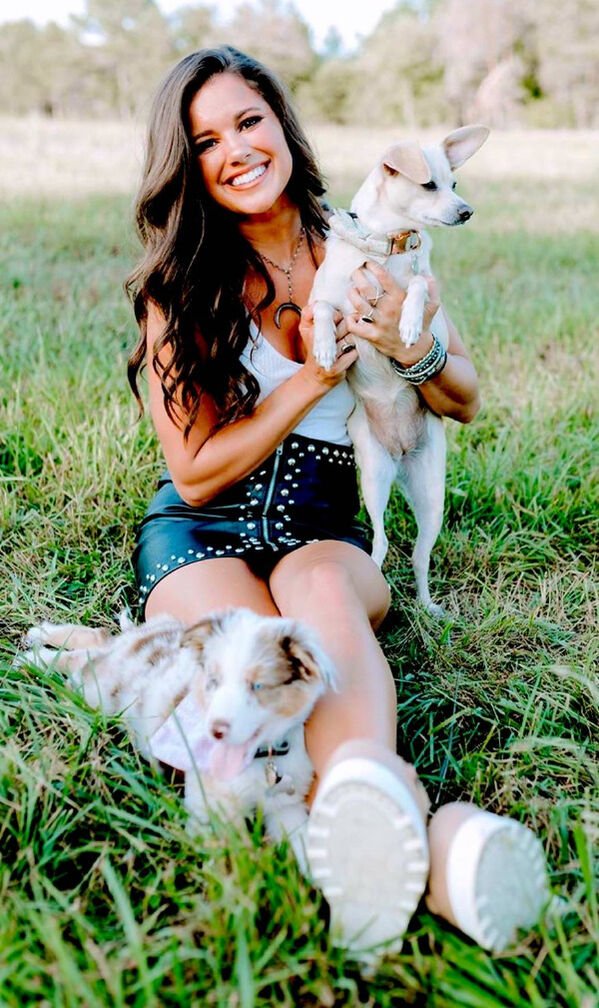 Girls With Dogs (33 pics)