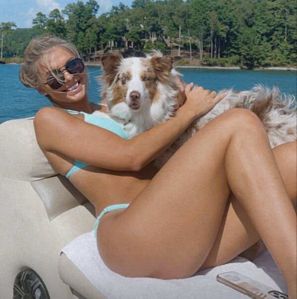 Girls With Dogs (33 pics)