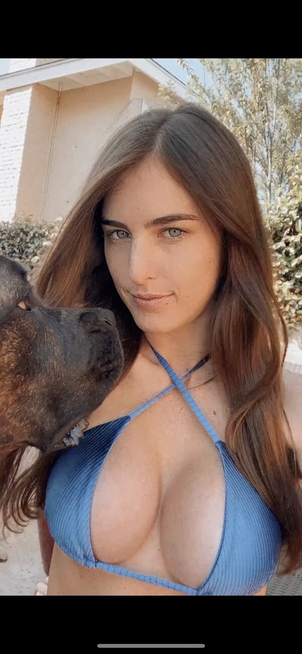 Girls With Dogs (33 pics)