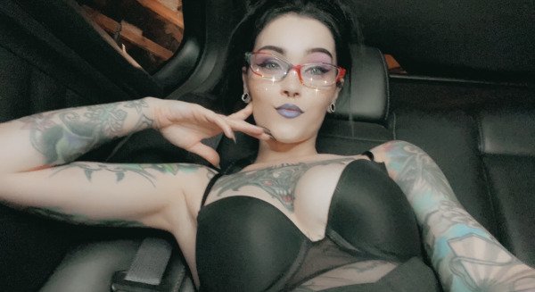 Hot Car Selfies (38 pics)