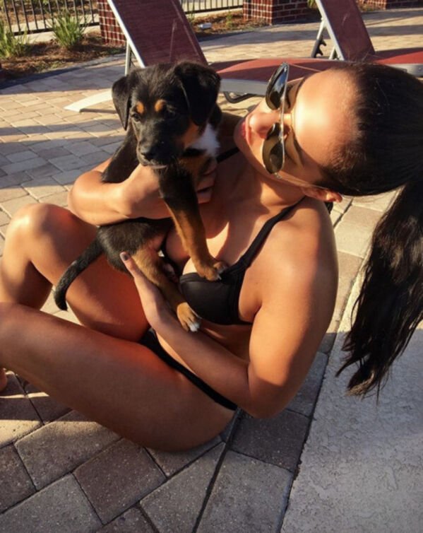 Girls With Dogs (33 pics)