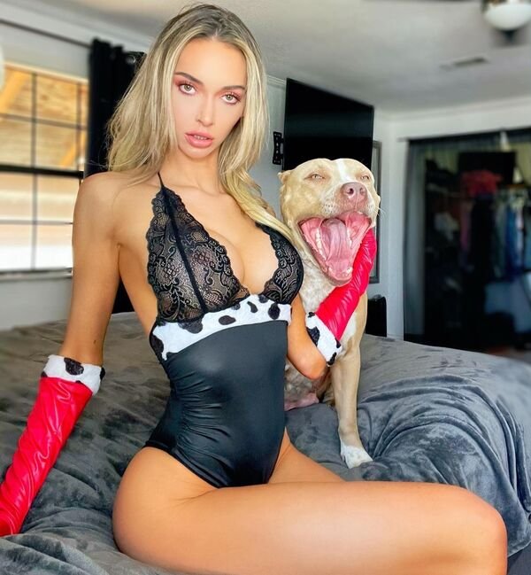 Girls With Dogs (33 pics)