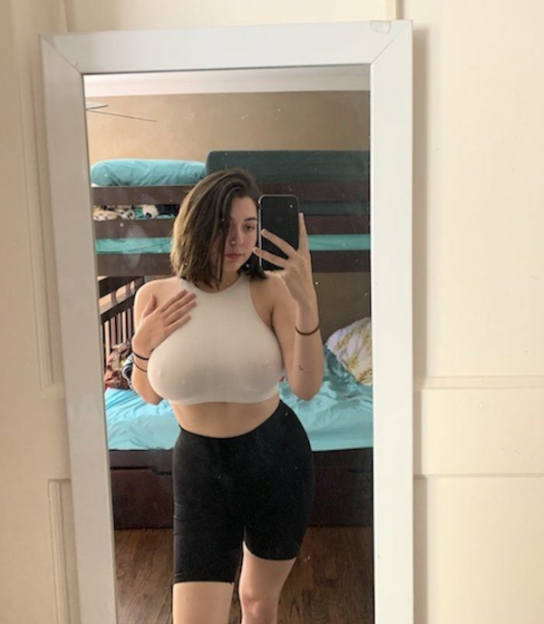 Busty Girls (39 pics)