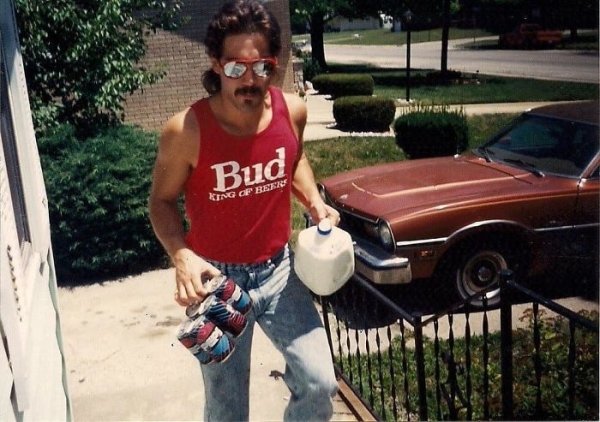 Old Photos Of Cool Dads (34 pics)
