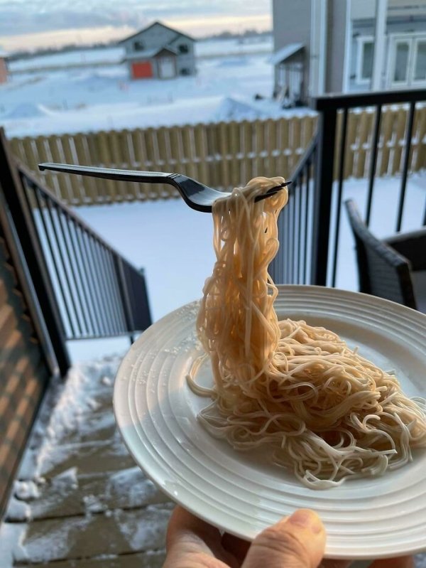 It's Very Cold (32 pics)
