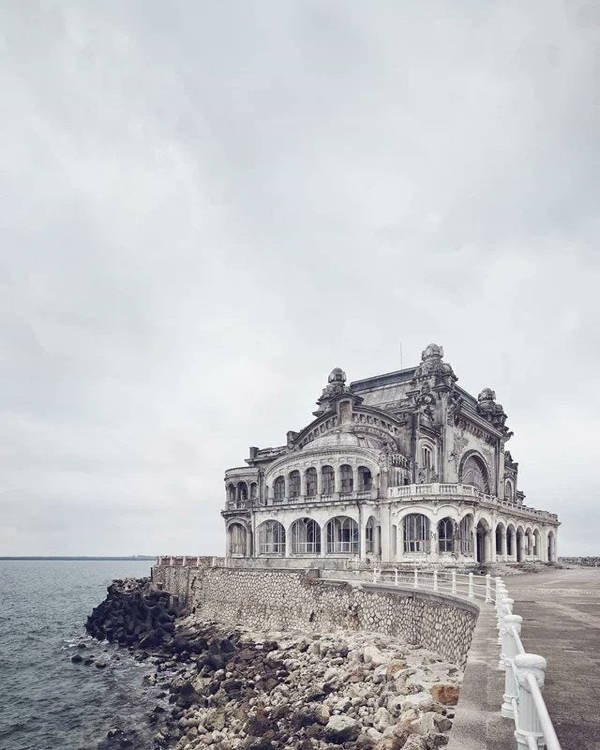 Beautiful Abandoned Places (20 pics)