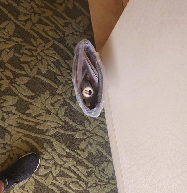 Funny Finds In Hotels (19 pics) Funny Finds In Hotels (19 pics)