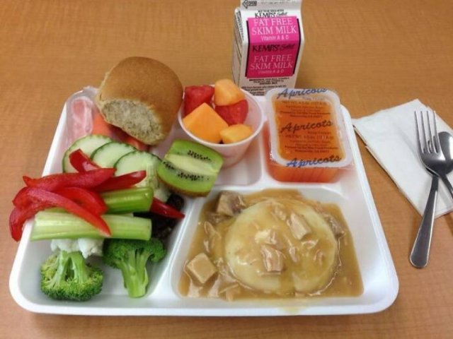 School Lunches In Different Countries (30 pics) School Lunches In Different Countries (30 pics)