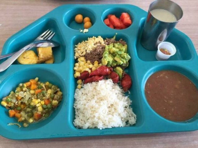 School Lunches In Different Countries (30 pics) School Lunches In Different Countries (30 pics)
