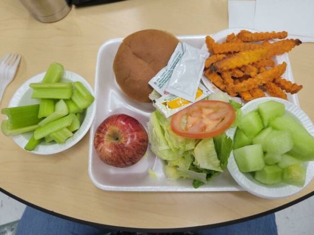 School Lunches In Different Countries (30 pics) School Lunches In Different Countries (30 pics)