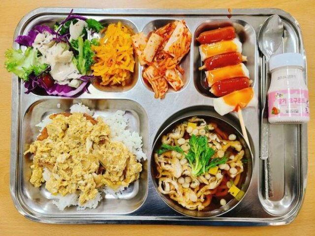 School Lunches In Different Countries (30 pics) School Lunches In Different Countries (30 pics)