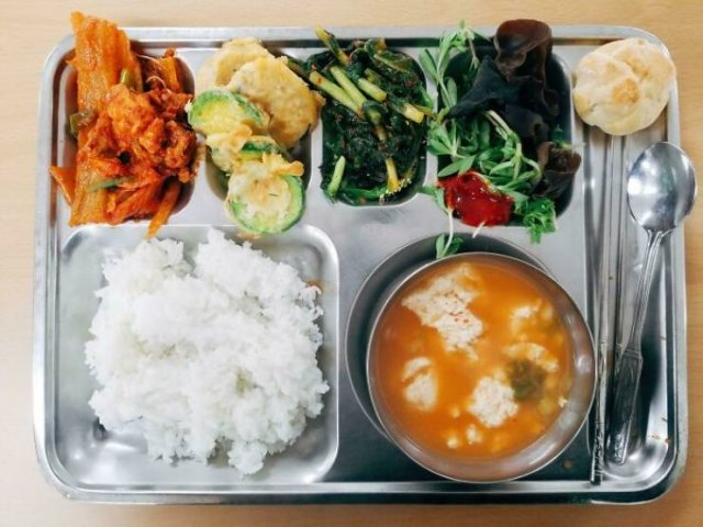 School Lunches In Different Countries (30 pics) School Lunches In Different Countries (30 pics)