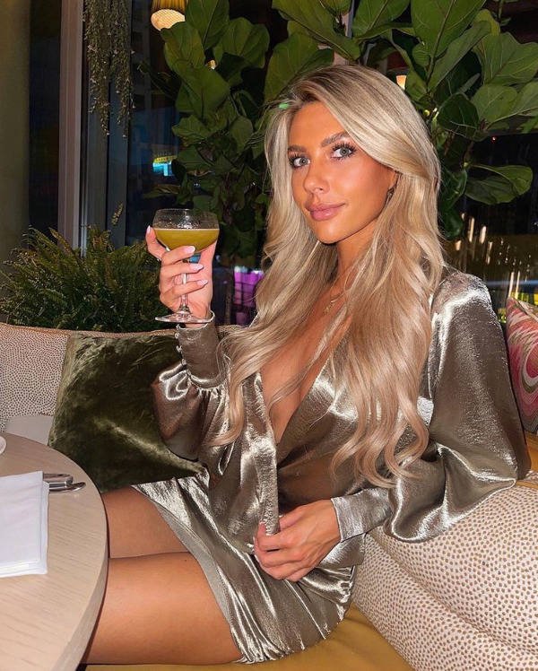 Girls And Drinks (37 pics)