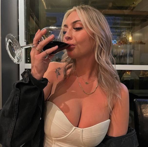 Girls And Drinks (37 pics)