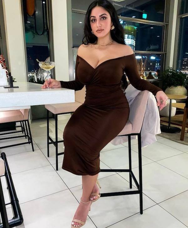 Girls And Drinks (37 pics)