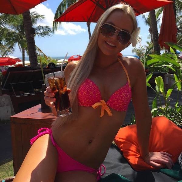 Girls And Drinks (37 pics)