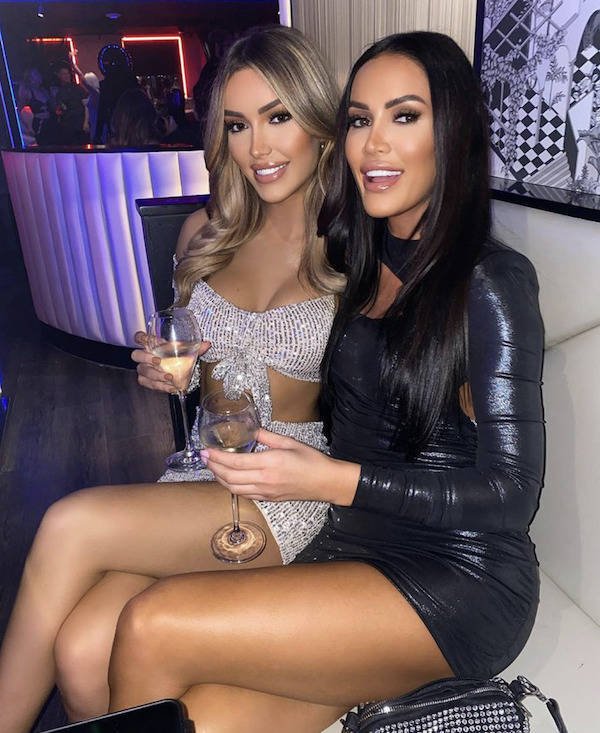 Girls And Drinks (37 pics)