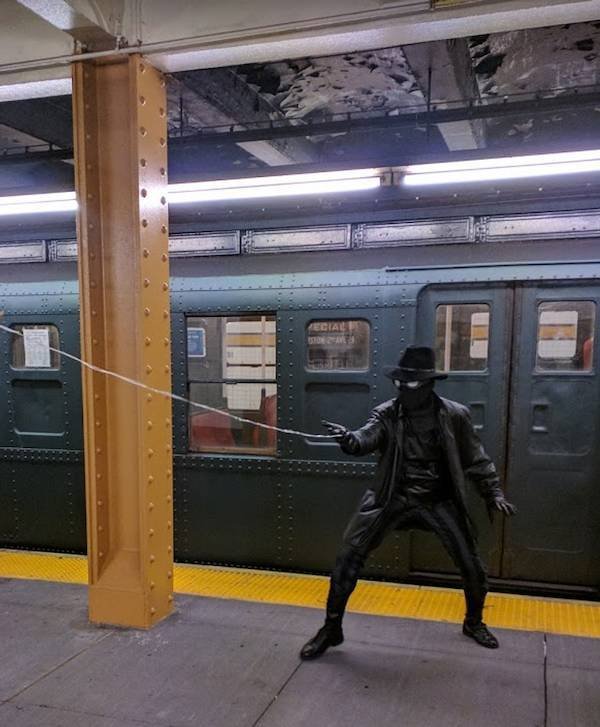 Oddities In The Subway (31 pics)