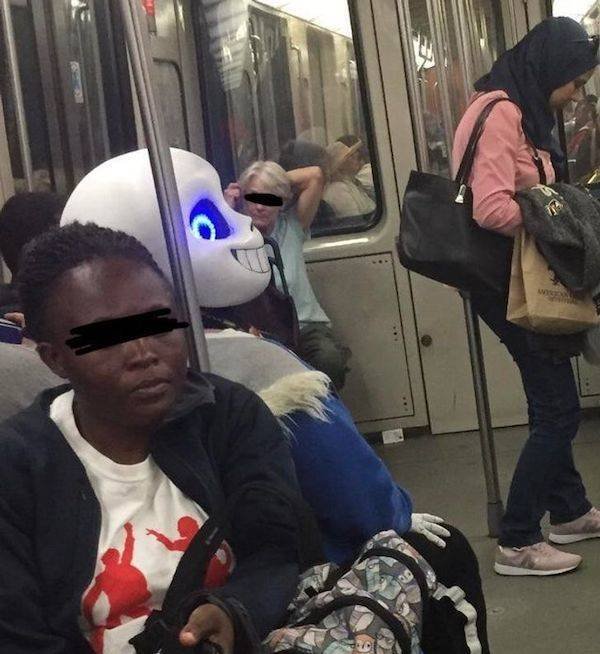 Oddities In The Subway (31 pics)