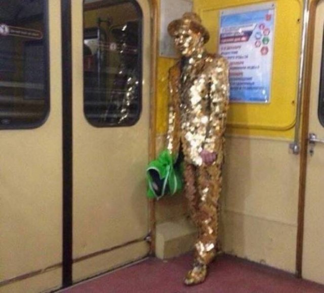 Oddities In The Subway (31 pics)