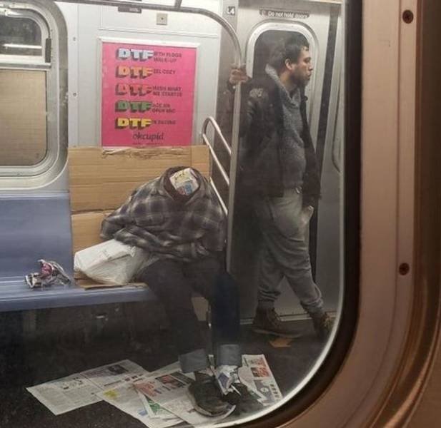 Oddities In The Subway (31 pics)