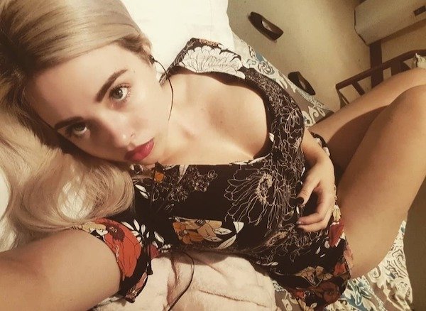 Hot Girls (44 pics)