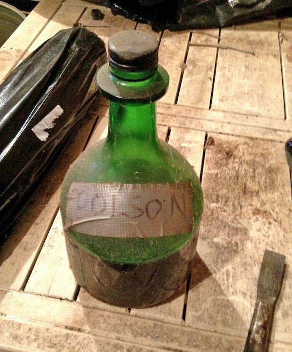 Creepy Finds In Houses (24 pics) Creepy Finds In Houses (24 pics)