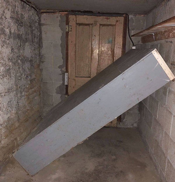 Creepy Finds In Houses (24 pics) Creepy Finds In Houses (24 pics)