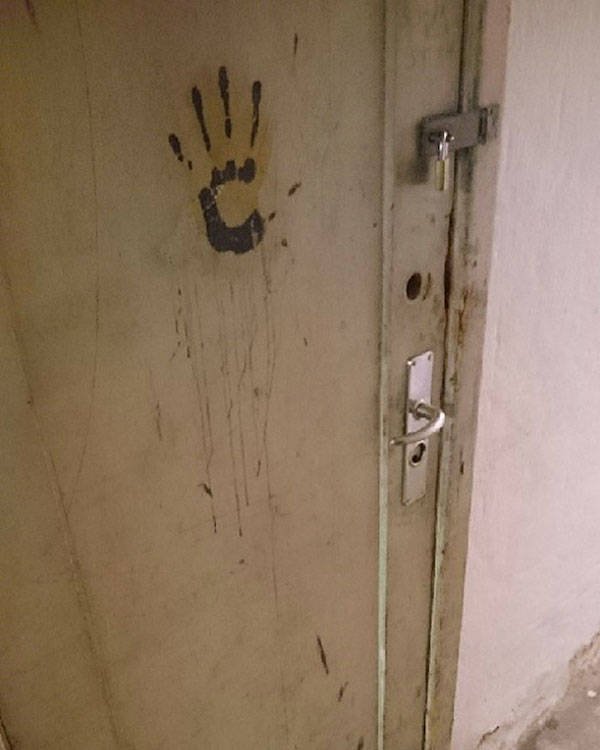 Creepy Finds In Houses (24 pics) Creepy Finds In Houses (24 pics)