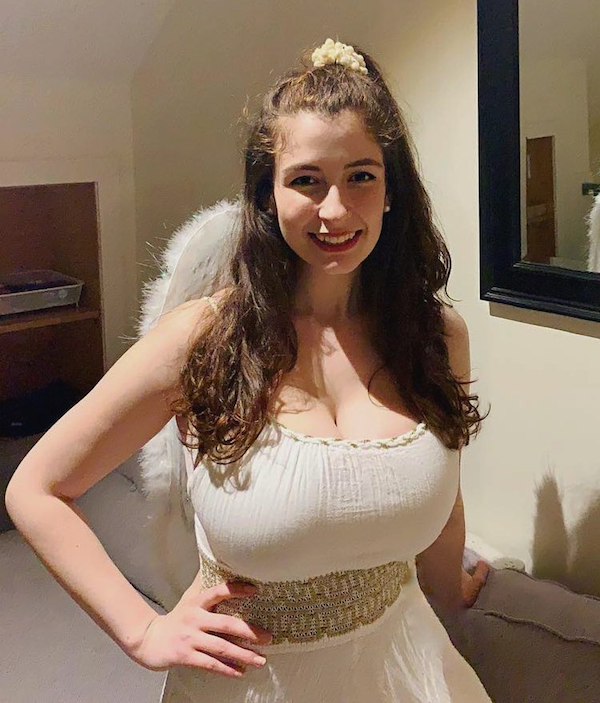 Busty Girls (41 pics)