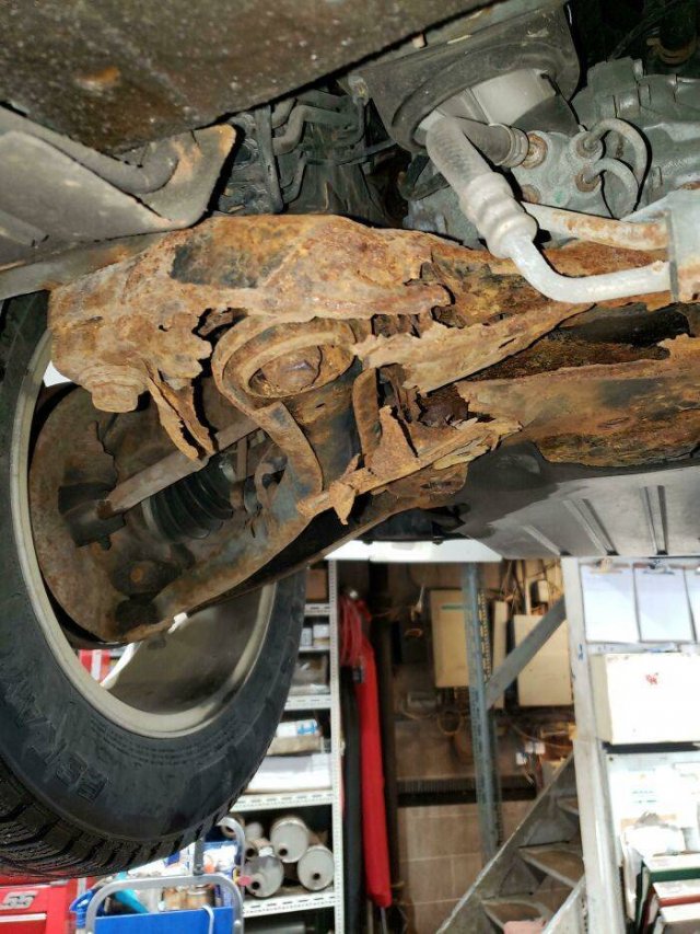 Car Mechanics Photos (34 pics)