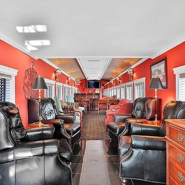 Strange Estate Listings (31 pics)