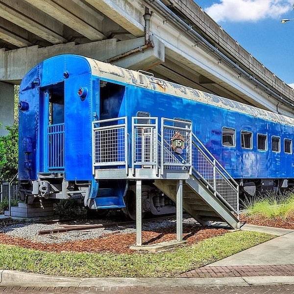 Strange Estate Listings (31 pics)