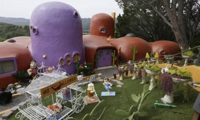Strange Estate Listings (31 pics)
