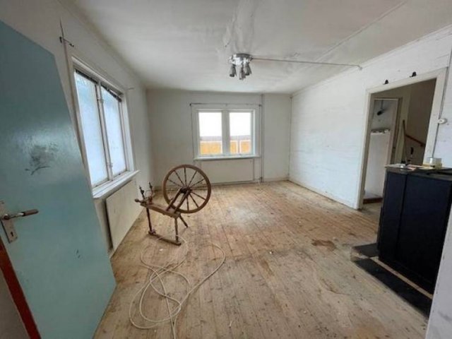 Strange Estate Listings (31 pics)