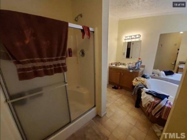 Strange Estate Listings (31 pics)
