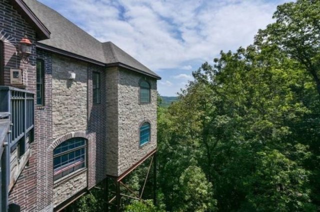 Strange Estate Listings (31 pics)