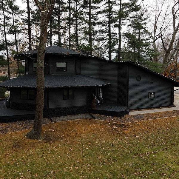 Strange Estate Listings (31 pics)