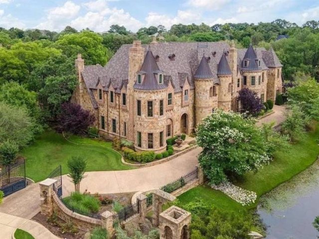 Strange Estate Listings (31 pics)